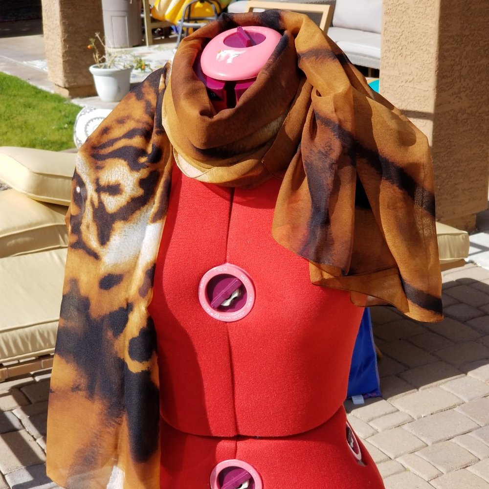 🐯🐯LARIOSETA LARGE TIGER SILK SCARF